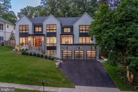 1446 Woodacre Dr, Mclean, VA 22101