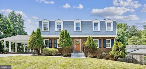 8449 Chapelwood Ct, Annandale, VA 22003