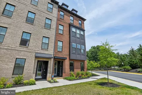 12335 Azure Ln, Fairfax, VA 22033