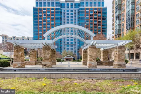 8220 Crestwood Heights Dr #705, Mclean, VA 22102