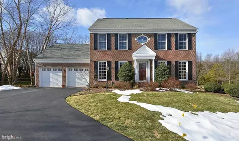 15466 Waters Creek Dr, Centreville, VA 20120