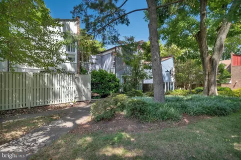 11504 Links Dr, Reston, VA 20190 photo 39