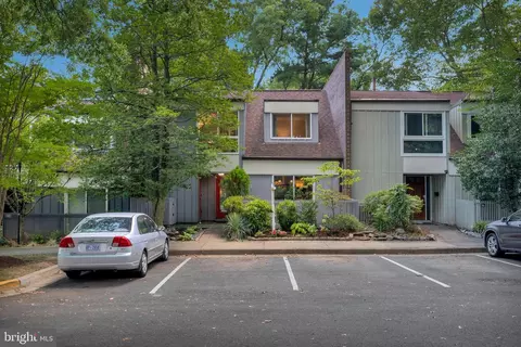 11504 Links Dr, Reston, VA 20190 photo 7