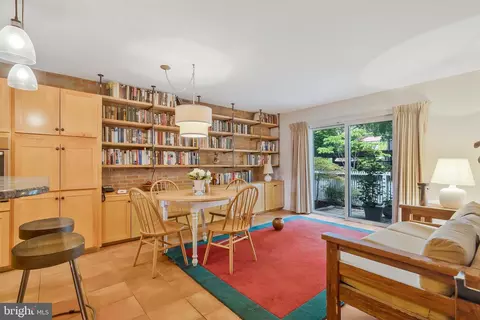 11504 Links Dr, Reston, VA 20190 photo 10
