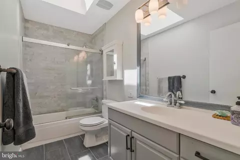 11504 Links Dr, Reston, VA 20190 photo 5