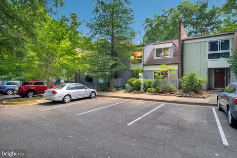 11504 Links Dr, Reston, VA 20190 photo 8