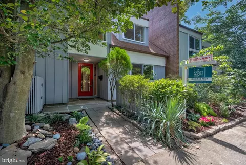 11504 Links Dr, Reston, VA 20190 photo 6