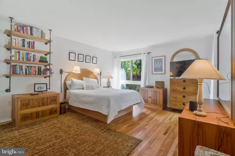 11504 Links Dr, Reston, VA 20190 photo 4