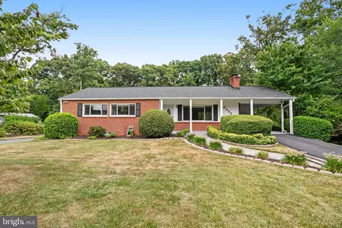 6426 Fairland St, Alexandria, VA 22312