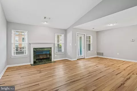 12005 Taliesin Pl #32, Reston, VA 20190