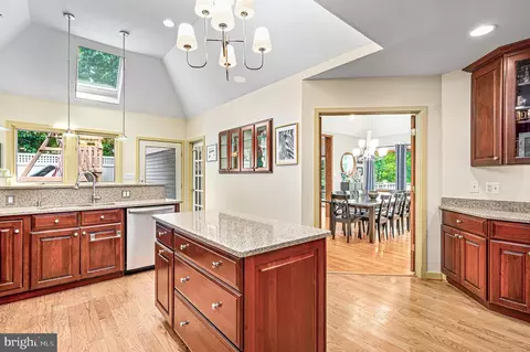 11103 Glade Dr, Reston, VA 20191 photo 6
