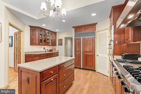 11103 Glade Dr, Reston, VA 20191 photo 5
