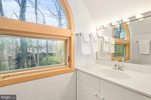 11103 Glade Dr, Reston, VA 20191 photo 41