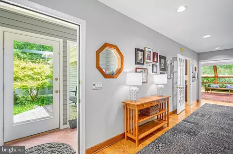 11103 Glade Dr, Reston, VA 20191 photo 2