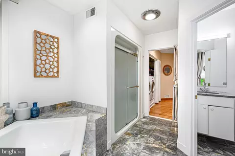 11103 Glade Dr, Reston, VA 20191 photo 16