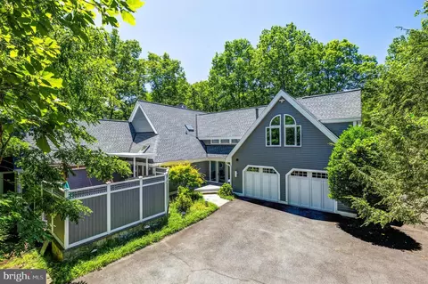 11103 Glade Dr, Reston, VA 20191