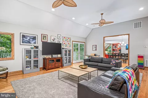 11103 Glade Dr, Reston, VA 20191 photo 12