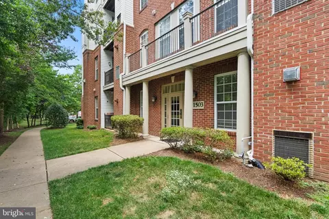 11503 Sperrin Cir #201, Fairfax, VA 22030