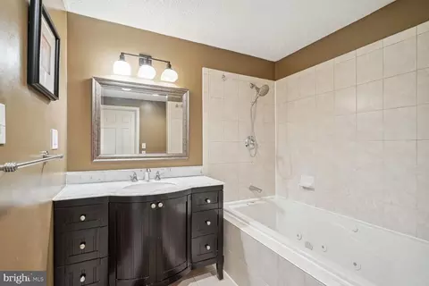 8013 Treasure Tree Ct, Springfield, VA 22153 photo 18