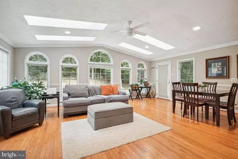 8013 Treasure Tree Ct, Springfield, VA 22153 photo 2