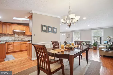 8013 Treasure Tree Ct, Springfield, VA 22153 photo 9