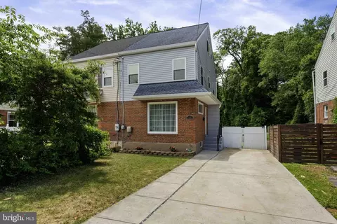 2255 Sweetbriar Dr, Alexandria, VA 22307