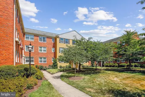 6611 10th St #C2, Alexandria, VA 22307