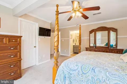 9779 Katharines Dr, Burke, VA 22015 photo 15