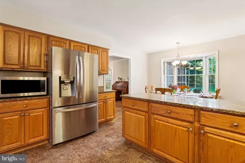 9779 Katharines Dr, Burke, VA 22015 photo 9
