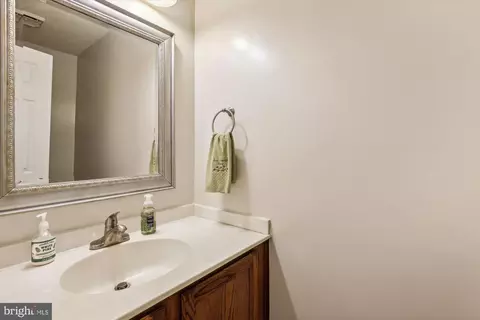 9779 Katharines Dr, Burke, VA 22015 photo 12