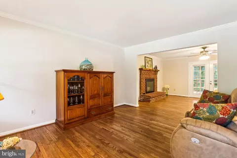 9779 Katharines Dr, Burke, VA 22015 photo 4