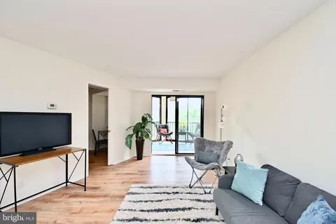 5904 Mount Eagle Dr #911, Alexandria, VA 22303