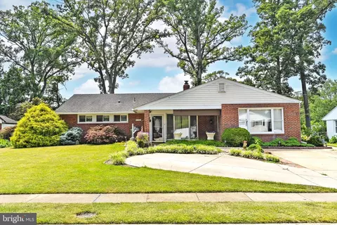 7412 Bath St, Springfield, VA 22150