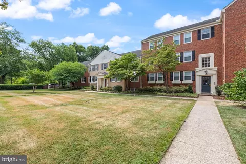 6624 Boulevard Vw #B2, Alexandria, VA 22307
