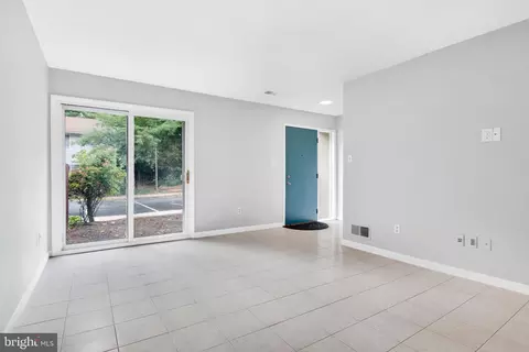 2297 White Cornus Ln, Reston, VA 20191 photo 4
