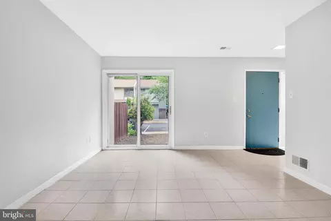 2297 White Cornus Ln, Reston, VA 20191 photo 5