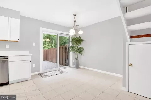 2297 White Cornus Ln, Reston, VA 20191 photo 10