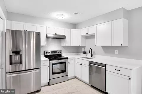 2297 White Cornus Ln, Reston, VA 20191 photo 7