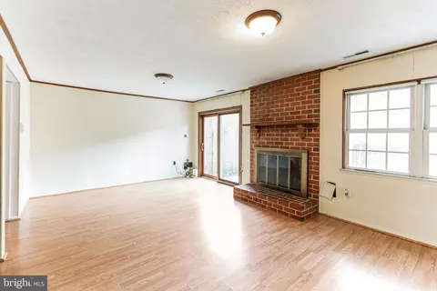 Living - 7343 Eldorado St, Mclean, VA 22102 photo 8 of 8