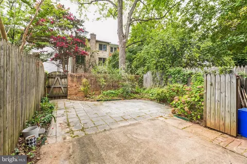 Exterior - 7343 Eldorado St, Mclean, VA 22102 photo 5 of 5