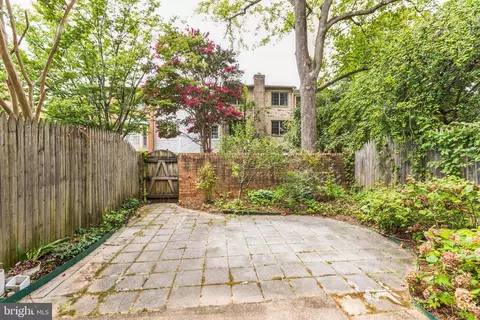 Exterior - 7343 Eldorado St, Mclean, VA 22102 photo 4 of 5