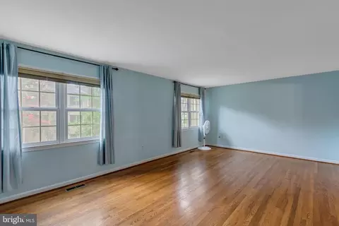 Living - 7343 Eldorado St, Mclean, VA 22102 photo 2 of 8