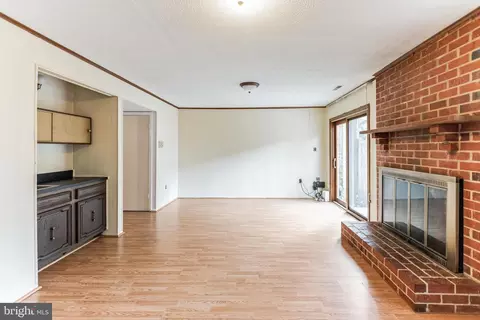 Living - 7343 Eldorado St, Mclean, VA 22102 photo 7 of 8