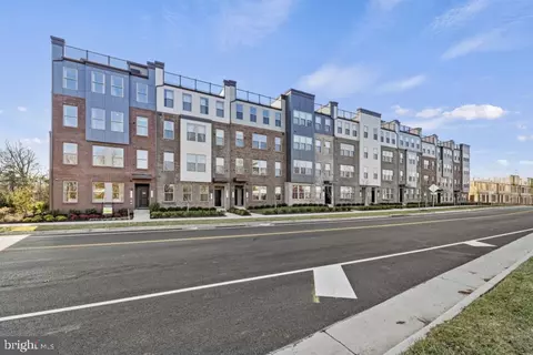 2453 Metrobus Aly, Herndon, VA 20171