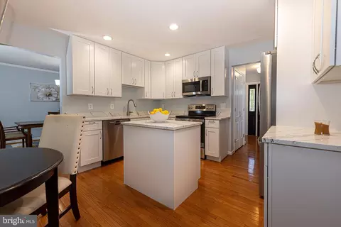 8296 Lindside Way, Springfield, VA 22153 photo 3
