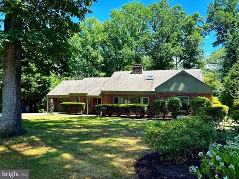3035 Cedarwood Ln, Falls Church, VA 22042