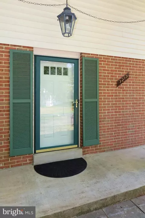 7217 Reservation Dr, Springfield, VA 22153 photo 3