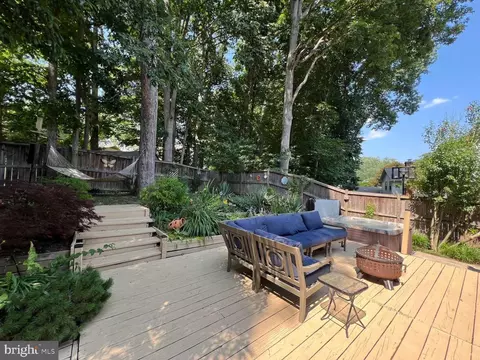 9209 Rockefeller Ln, Springfield, VA 22153 photo 2