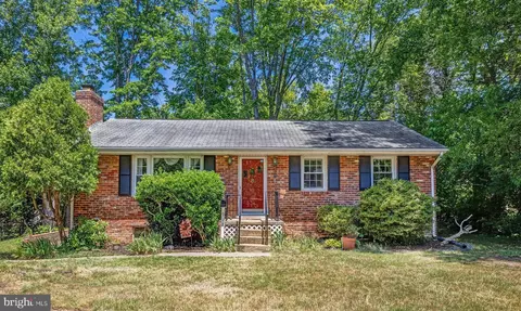 912 1st Pl, Herndon, VA 20170
