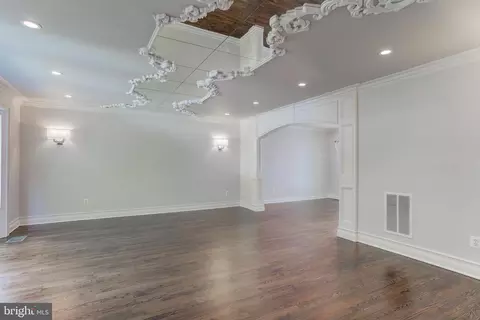 Living - 6857 Saint Albans Rd, Mclean, VA 22101 photo 6 of 12